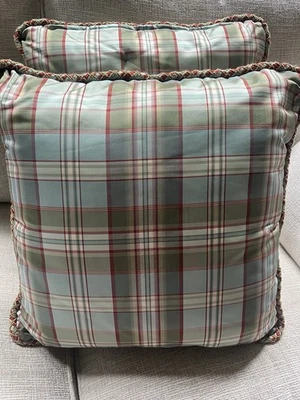 Conjunto usado de dois travesseiros decorativos xadrez feitos sob medida - Imagem 1 de 4