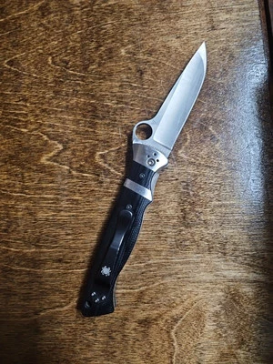 Spyderco Knives Vallotton Sub-Hilt Liner Lock Black G-10 S30V C149GP - Image 1 of 4