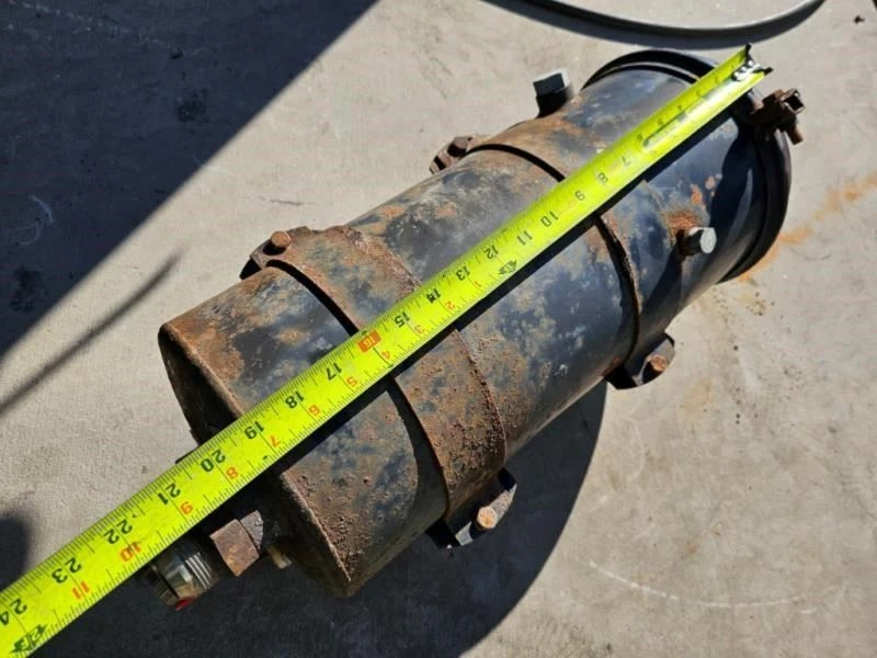 USED 02 WESTERN ALPINE HYDRAULIC TANK for FAN ASSY ISL 370 Ship Approx 19x12 - Image 1 of 4