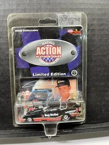 1/64 TAPPETO ACTION PLATINUM SERIE DOCTOR JIM EPLER 1996 OLDSMOBILE AUTO DIVERTENTE NERO - Foto 1 di 2
