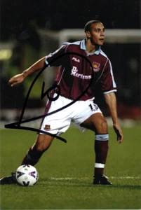 WEST HAM & ENGLAND: RIO FERDINAND SIGNED 6x4 ACTION PHOTO + COA - Bild 1 von 1