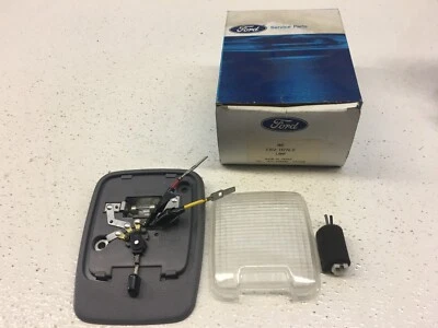 Lámpara de cortesía interior Ford NOS 1993 Capri F3CZ-13776-D Foto 1 de 4