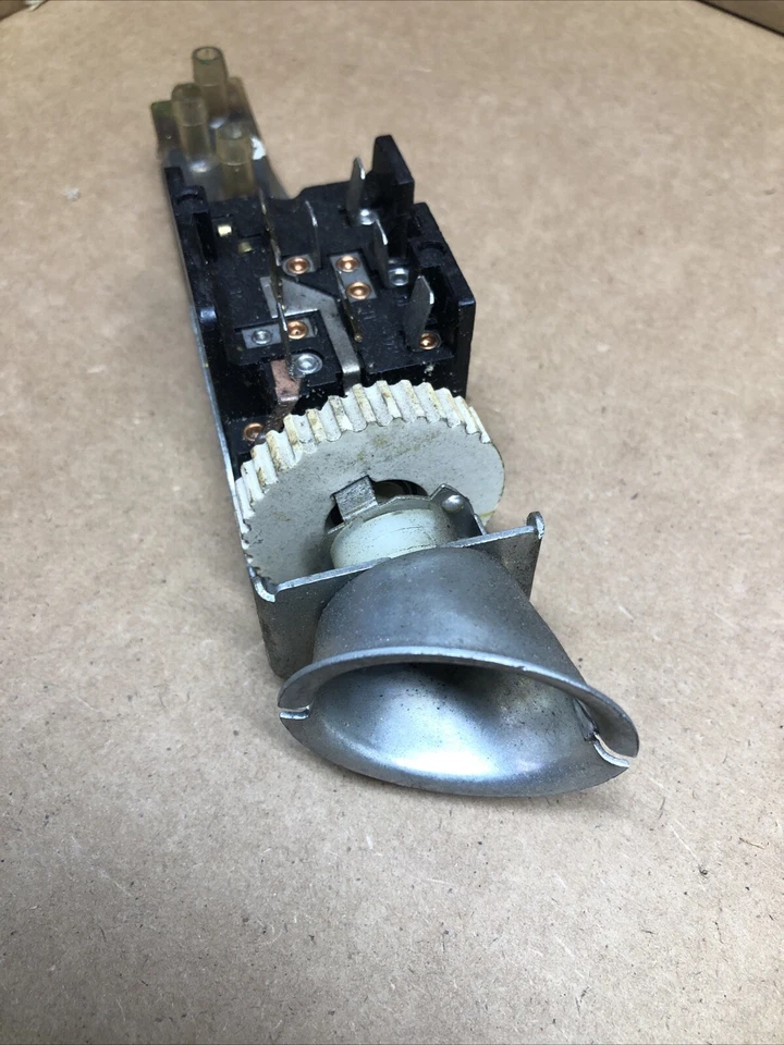 1970 水星 COUGAR HEADLIGHT VACUUM SWITCH 罕见 — 第 1/4 张图片