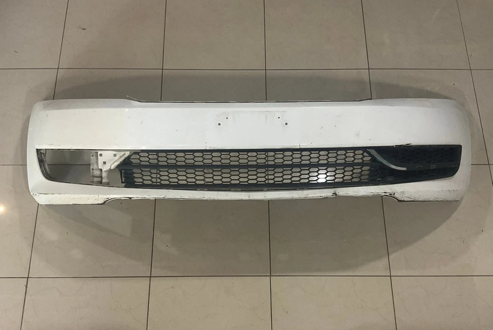 Cubierta del parachoques delantero blanca Volkswagen Passat 2016 2017 2018 561+807+221 OEM Foto 1 de 4