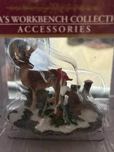 Banco de Trabajo Santas Pueblo de Navidad Accesorio Ciervos con Robin Rojo - Imagen 1 de 4