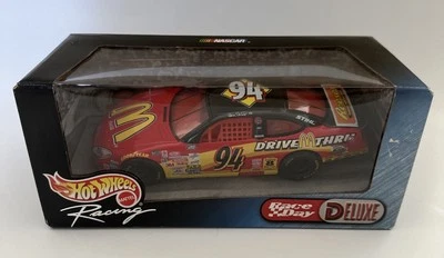 Hot Wheels Race Day Deluxe 1999 escala 1:24 McDonalds #94 Bill Elliott - NASCAR Foto 1 de 4