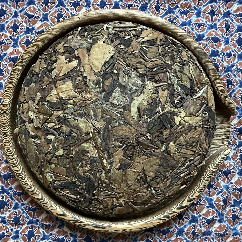 2003 Shoumei White Tea Cake 350g Taimu Mountain Private Reserve 私人订制 老寿眉 Weißtee - Bild 1 von 4