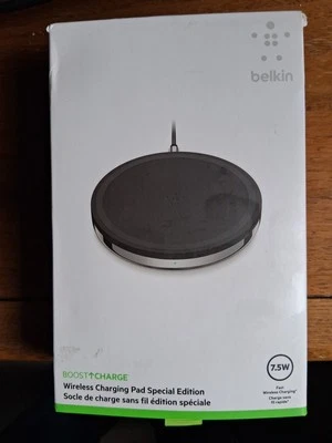 Almohadilla de carga inalámbrica Belkin Boost Charge 7,5 W edición especial acero inoxidable Foto 1 de 2