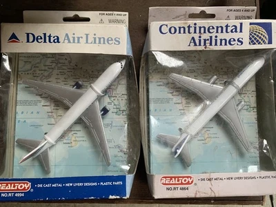 Aviones fundidos a presión REALTOY RT4994 y RT4865 Delta y Continental  Foto 1 de 4