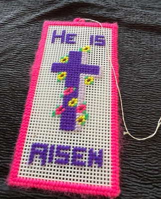 Hecho a mano Pascua colgante de pared Él ha resucitado religioso Jesucristo hilo cruz Foto 1 de 2