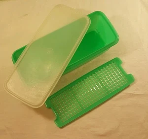 Vtg Tupperware 782 Jadite Green Vegetable/Bread Crisper/Keeper w/Insert - Picture 1 of 1