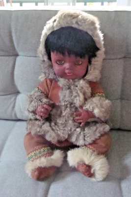 ANCIENNE GRANDE POUPEE POUPON MARQUE REGAL TOY CANADA ESQUIMEAU INUIT +/- 50 CM - Photo 1/2