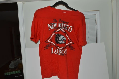 *JT*VINTAGE NEW MEXICO LOBOS BASKETBALL T-SHIRT- LOGO 7- MEDIUM (38-40)  (JS29) Cover