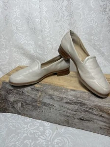 EUC Rockport 8 Narrow Women Cream Beige Leather Loafer Low Heel Dress Work - Picture 1 of 11
