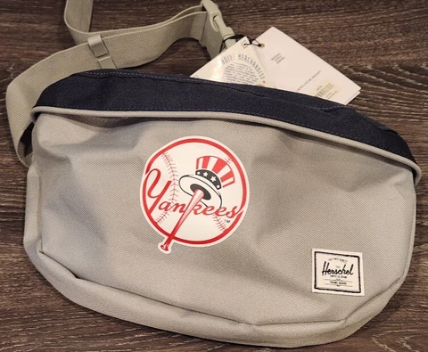 Herschel Supply Co New York Yankees Outfield Sixteen Hip Pack - SIXTN Cover