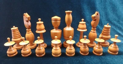 JRRR489: Impresionante Carl Aubock de mediados de siglo{?} Juego de ajedrez Foto 1 de 4