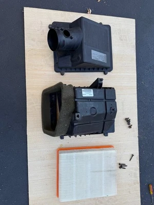 Carcasa de filtro de aire - Chevrolet Suburban 1500 2009-2014 y otros GMC/Cadillac  Foto 1 de 4