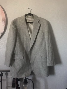 C&R Clothiers Men's Wool Herringbone  Two-Button Jacket Gray - Picture 1 of 13