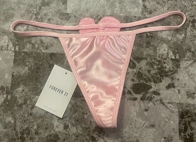 NUEVO CON ETIQUETAS FOREVER 21 ROSA SATINADO LISO BORDADO CORAZÓN ESPALDA CUERDA EN V TANGA BRAGAS Foto 1 de 4