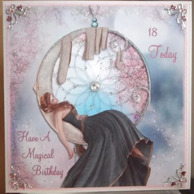 HECHA A MANO TARJETA DE CUMPLEAÑOS 18 PERSONALIZADA FANTASÍA BELLEZA DORMIDA ATRAPASUEÑOS Foto 1 de 3