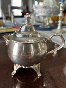 Crema vintage plateada de 4 patas con diseño decorativo - Imagen 1 de 7