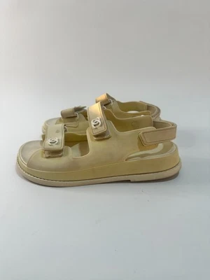 Сандалии Chanel резиновые CC Dad кремовые размер 38 ЕС/8 США/5 Великобритания - Изображение 1 из 4