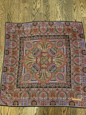 Bufanda de seda Adrienne Vittadini 34”x34” diseño ornamentado patrón retro multicolor Foto 1 de 4