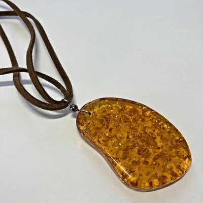 大号琥珀吊坠皮绳项链 17 英寸 — 第 1/2 张图片