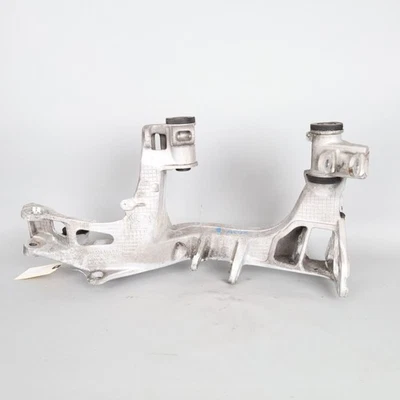 Suporte de suspensão traseiro esquerdo 2005-2012 Porsche 911 997 997 99733115103 usado pelo fabricante - Imagem 1 de 4