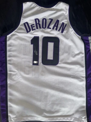Demar Derozan 签名 亲笔签名 萨克拉门托 国王队 球衣 BAS 正品证书 认证 — 第 1/2 张图片