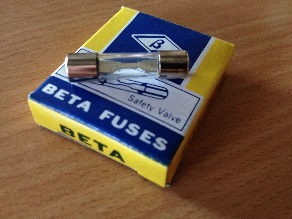 FUSIBLE VERRE 20 AMPÈRE AUTOS ANCIENNES... MOTOS... SCOOTERS.... ETC.... - Photo 1/1