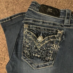 Miss Me Boot Cut Cropped Jeans Damen 27 verzierte bestickte Westernhose - Bild 1 von 7