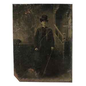 Victoriano Tomboy en Derby Sombrero Tinte c1870 Bastón Monóculo Mujer D2020 - Imagen 1 de 2