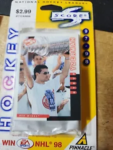 Blister Score Hockey 1997/98 27 carte - Foto 1 di 1