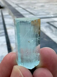 60 CTS Gorgeous Sky Blue Aquamarine Crystal Specimen - Picture 1 of 7