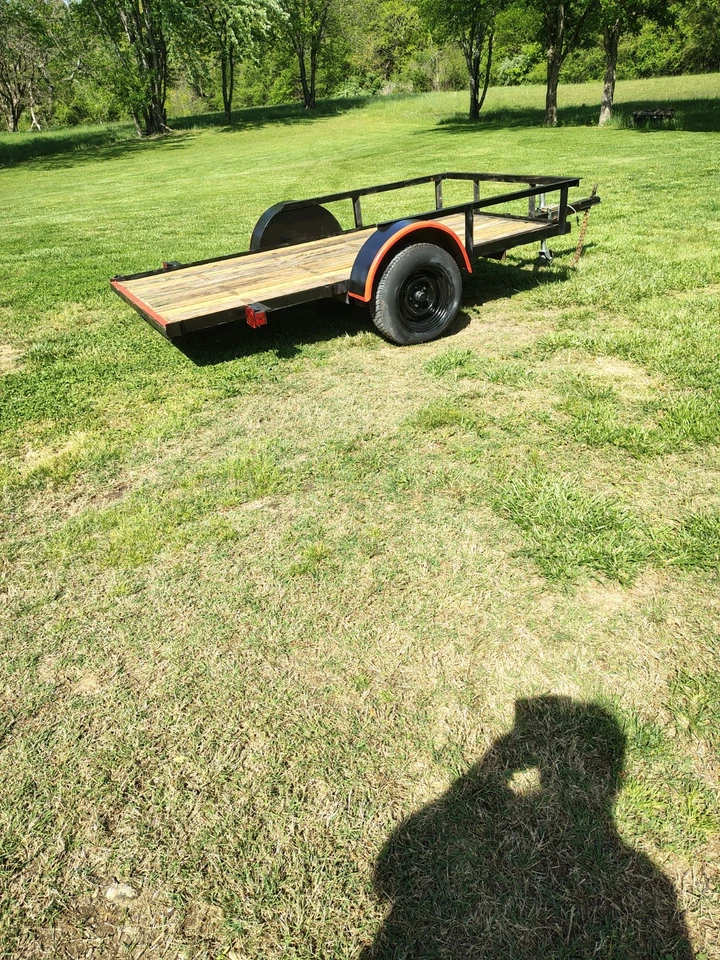 Remolque inclinable 6x8 plataforma inclinable. Neumáticos nuevos. Firme Foto 1 de 1