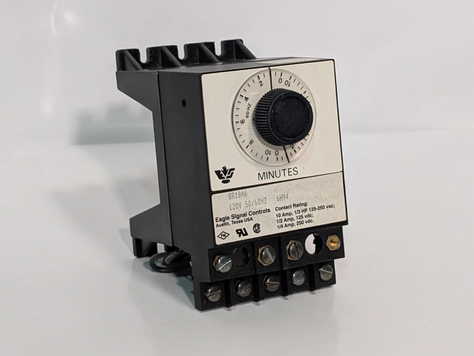 Eagle Signal BR18A6 Zeitschaltuhr, 0-10 min 10A 1/3 PS 125-250 VAC; 1/2-1/4A 125-250VDC - Bild 1 von 4