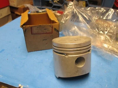 pistón motor, nuevo,N.O.S.70s Dodge Colt/Mitsubishi mlds. MA004761 Foto 1 de 3