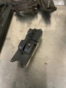 Mitsubishi FTO GR GPX electric window switch unit (driver's, right side) 513195 - Picture 1 of 2
