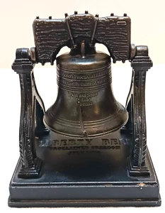 Statuina vintage Penncraft metallo fuso che suona campana liberty peso carta - Foto 1 di 7