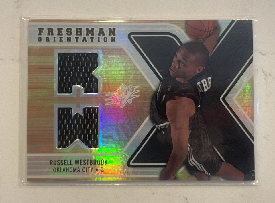 Tarjeta de parche de camiseta de novato Russell Westbrook 2008 - edición limitada de sesión de fotos Foto 1 de 3