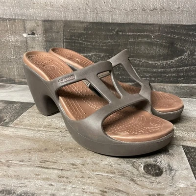 Sandalia Crocs Mujer Marrón Chipre Tacón en V Deslizables Cómoda Informal Talla 9 Foto 1 de 4
