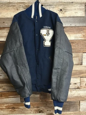 Chaqueta de voleibol vintage de la Universidad Brigham Young Foto 1 de 4
