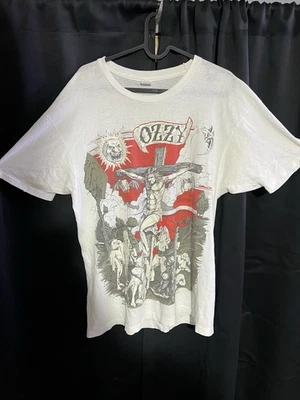 Camiseta De Colección Ozzy Osbourne Cruz Crucifixión Brilla en la Oscuridad Talla XL SE AJUSTA A L  Foto 1 de 4
