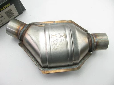 Convertidor catalítico universal Magnaflow 454174 - 2" compatible con California CARB Foto 1 de 4