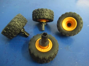 4 x Reifen mit orange Felge 44 / 19 für 5286 Auto Fahrzeuge Playmobil 6884 - Bild 1 von 2