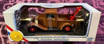 Road Legends- Classics Collection- 1934 Ford Pickup Tow Truck, 1:18 Brown - Image 1 of 4