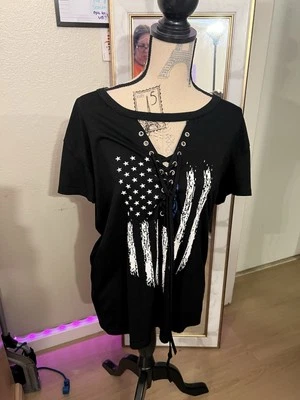 Black lace-up Top  with the blue and with and stars  design  - Imagem 1 de 4