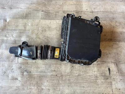MERCEDES BENZ GLE43 GLC43 C43 E43 AMG 3.0L LEFT ENGINE AIR INTAKE CLEANER BOX - Image 1 of 4