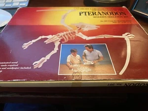 Safari LTD Pteranodon Madera Skelton Kit Medidas 11"x19"x11" Totalmente NUEVO en Caja - Imagen 1 de 1